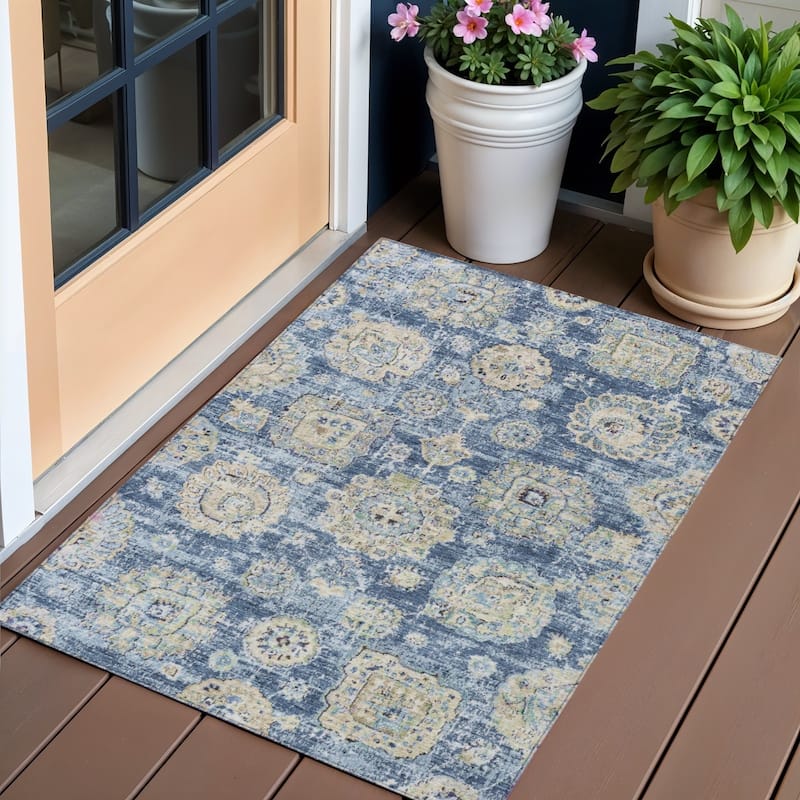 HomeRoots Floral Transitional Rectangle Outdoor Rug - 3' x 5'