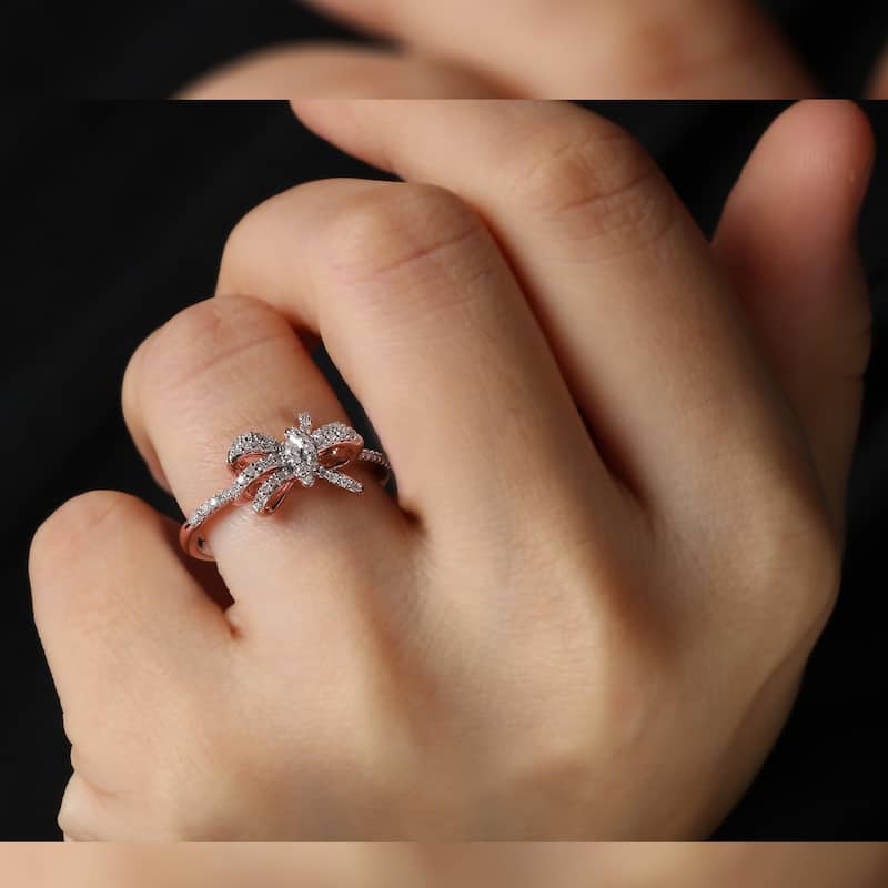 1/6ct TDW Diamond Knot Bow Fashion Ring in 10K Gold for Women