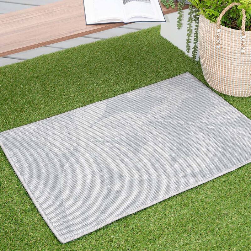 Exo Coastal Floral Indoor/Outdoor Area Rug - 2' x 3' - Gray/Cream