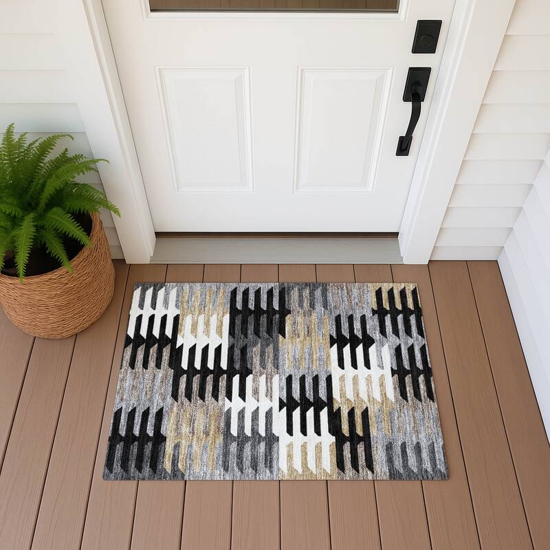 Machine Washable Indoor/ Outdoor Modern Stacks Chantille Rug - Black - 1'8" x 2'6"