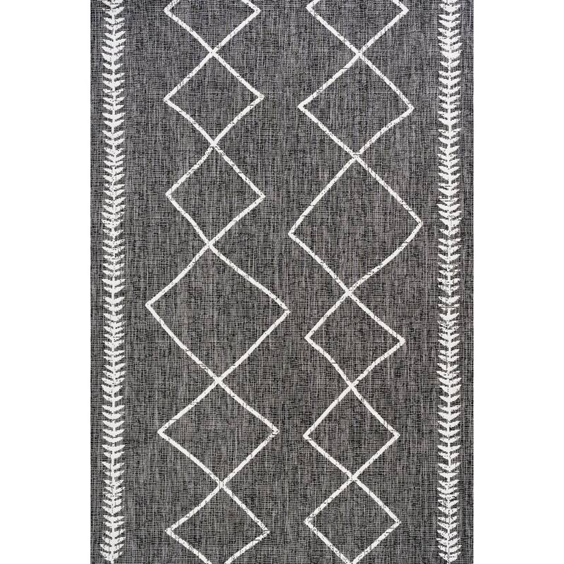 JONATHAN Y Kafel Tribal Diamond Trellis Indoor/Outdoor Area Rug - 5 X 8 - Black/Ivory