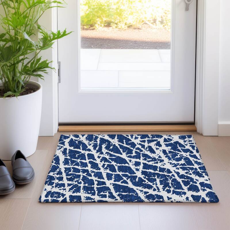 Machine Washable Indoor/ Outdoor Transitional Navy Crackle Chantille Rug