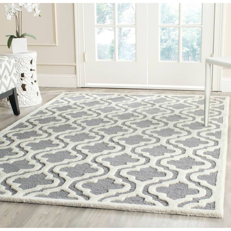 SAFAVIEH Handmade Cambridge Allana Modern Moroccan Wool Rug - 3' x 5' - Silver/Ivory