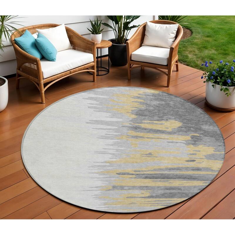 HomeRoots Abstract Transitional Rectangle Outdoor Rug - 8' Round