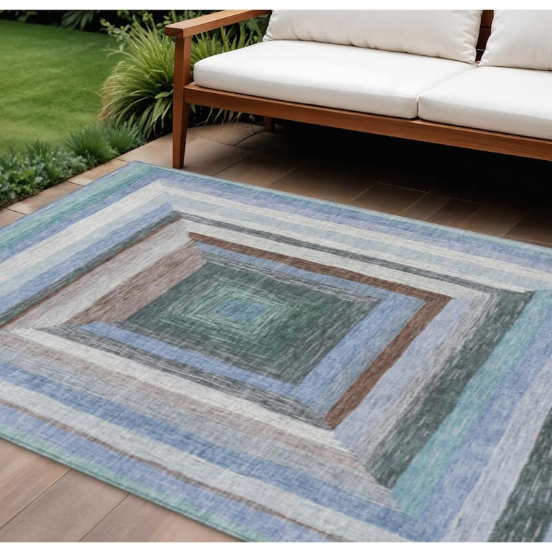 HomeRoots Geometric Transitional Rectangle Outdoor Rug - 8' X 10'