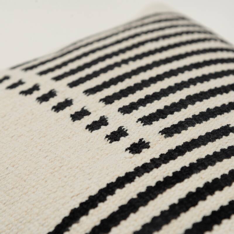 Rizzy Home Transitional Natural Pillow Cover - 14"x20"