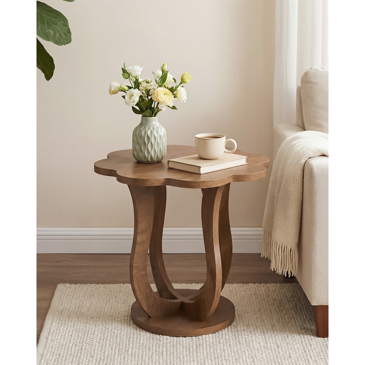 25.6" Modern Small Side Table, Flower-Shaped Drink Table
