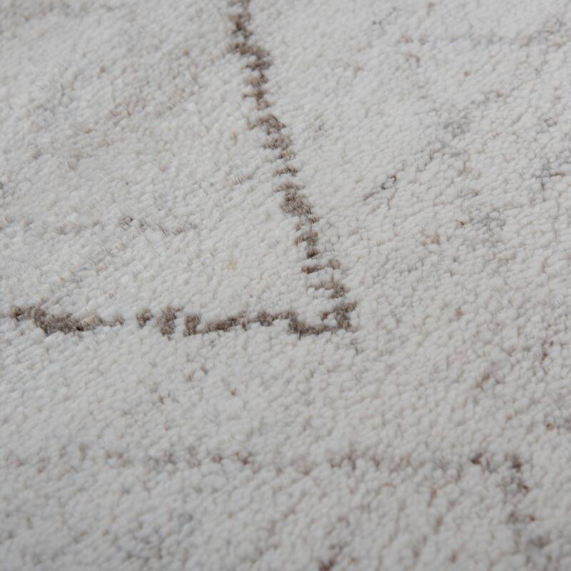 Alora Decor Fitz Diamond Pattern Hand-Knotted Wool Rug