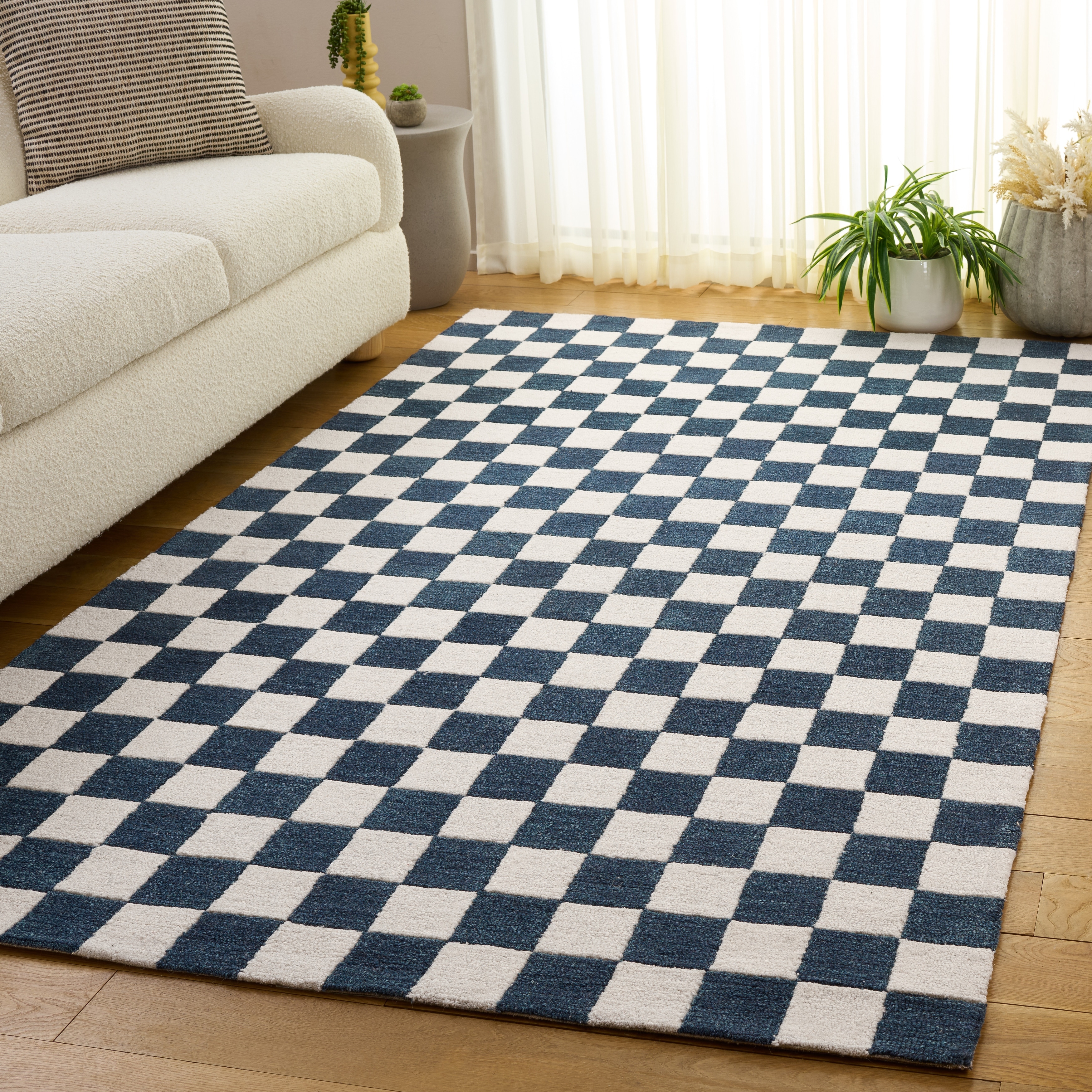 SAFAVIEH Handmade Ebony Gulnur Farmhouse Checkered Wool Rug
