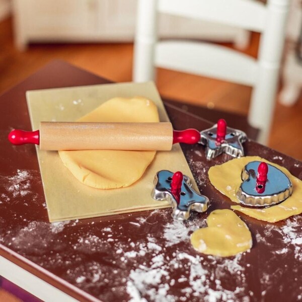 doll play food