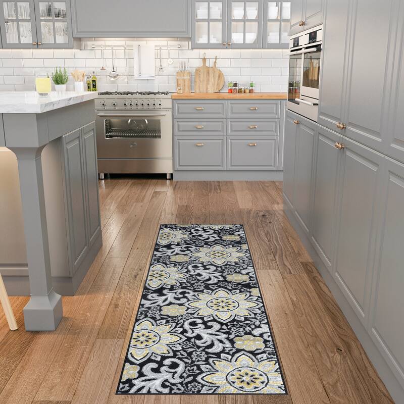 Wyman Bohemian & Eclectic Floral Indoor Area Rug
