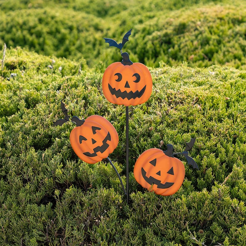 Glitzhome 39.50"H Halloween Metal Pumpkins w/Spring Bats Yard Stake