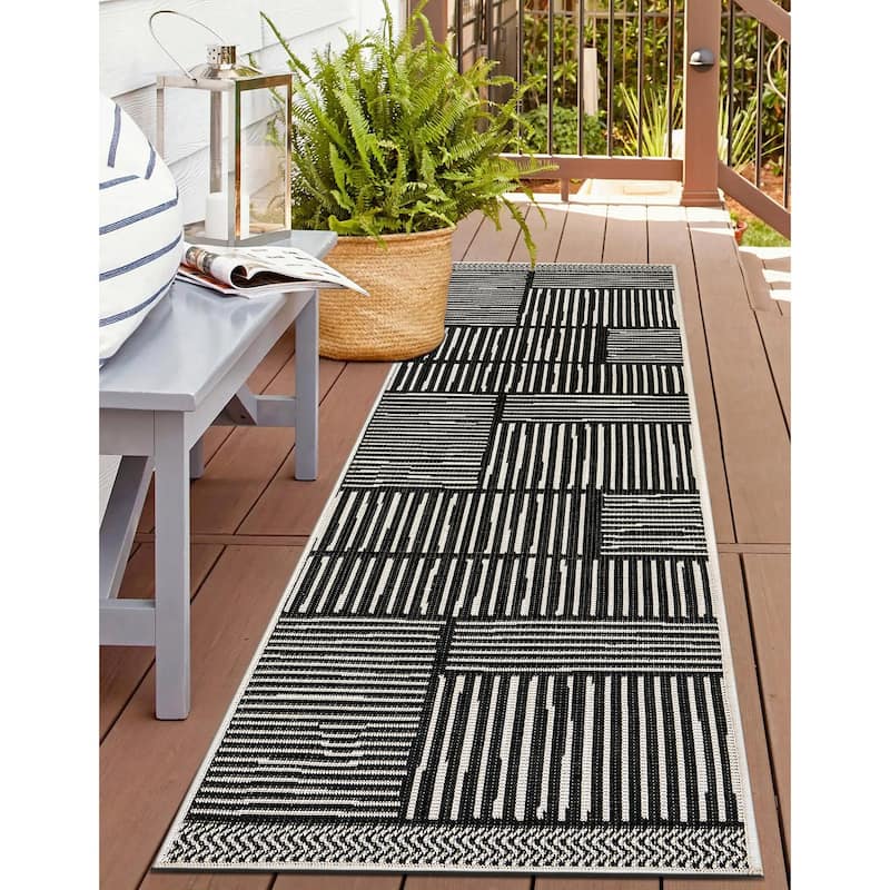 World Rug Gallery Contemporary Stripe Weather Resistant Reversible Indoor/Outdoor Area Rug - 2' x 7' - Black