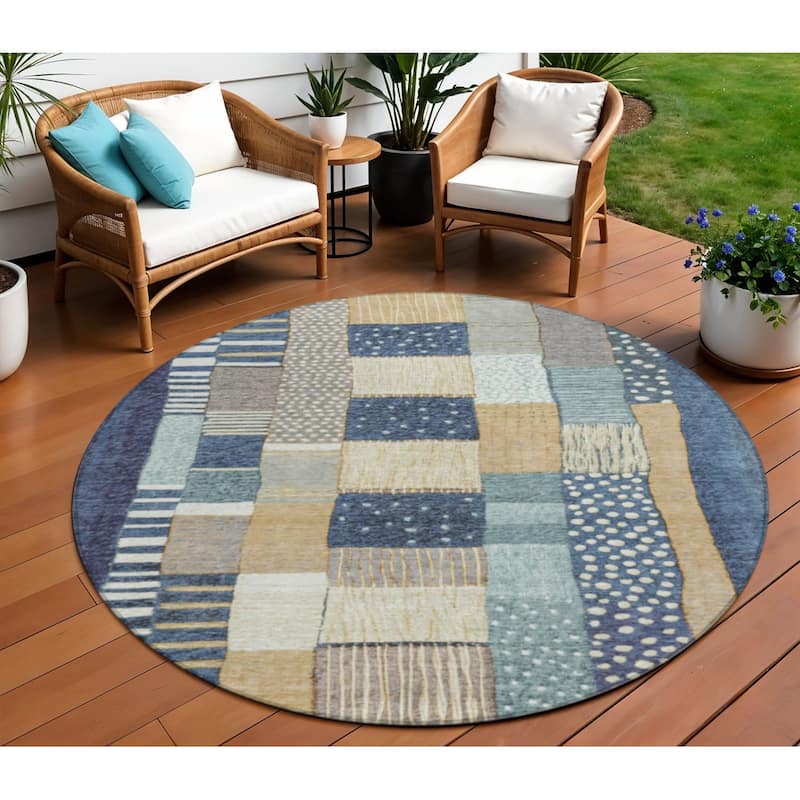 HomeRoots Geometric Transitional Rectangle Outdoor Rug - 8' Round