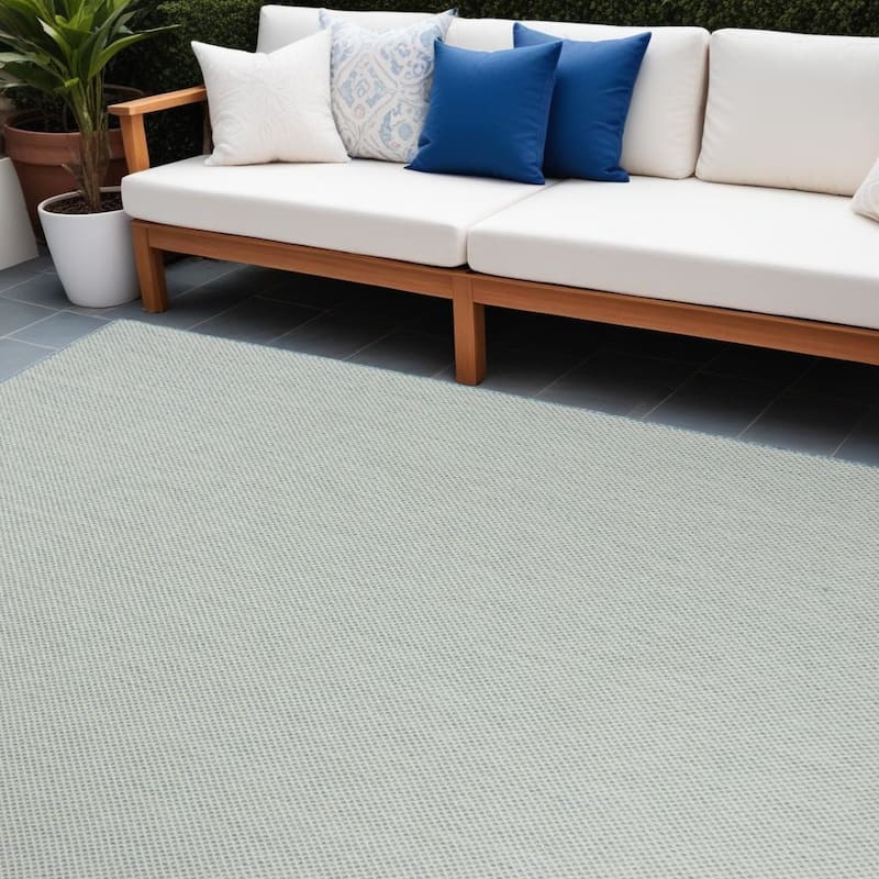 HomeRoots Contemporary Rectangle Outdoor Rug - 7' X 10' - Blue/Ivory - 7' X 10'