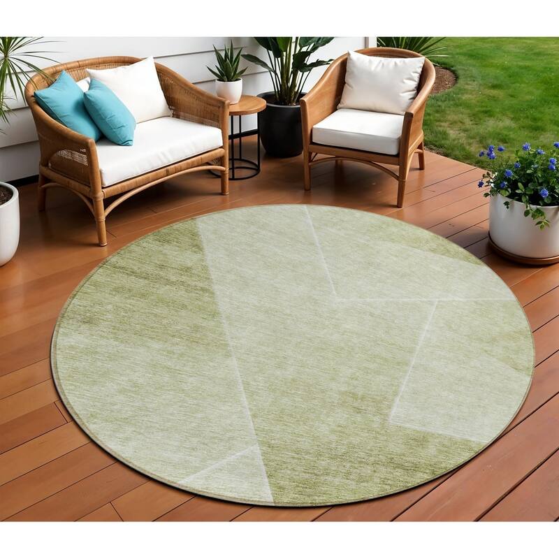 HomeRoots Abstract Transitional Rectangle Outdoor Rug - 8' Round