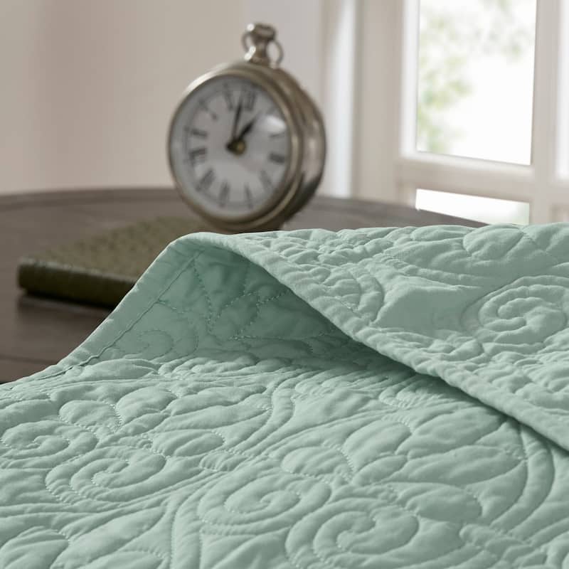 Madison Park Mansfield Reversible Oversized 3-piece Solid Texture Bedspread Quilt Set with Matching Shams - Seafoam - King