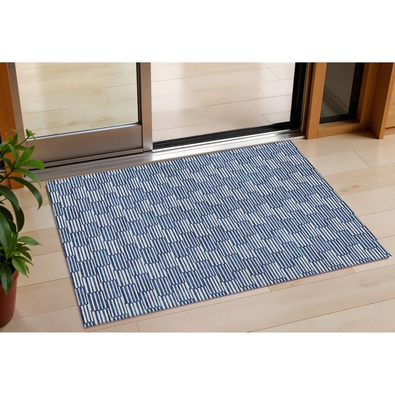 HomeRoots Geometric Transitional Rectangle Outdoor Rug - 3' x 5'