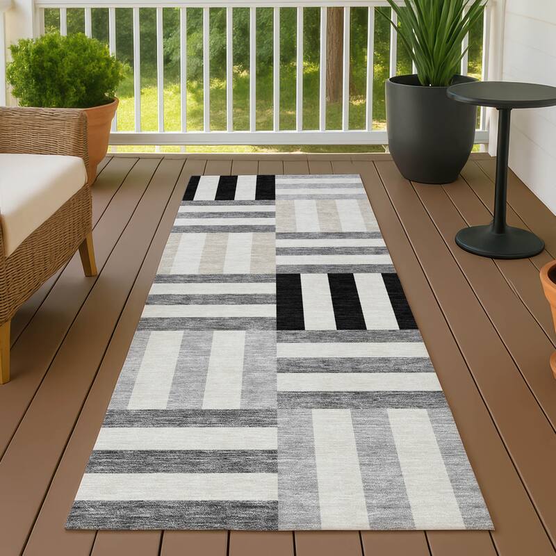 Machine Washable Indoor/ Outdoor Modern Hatch Chantille Rug - Black - 2'3" x 7'6"