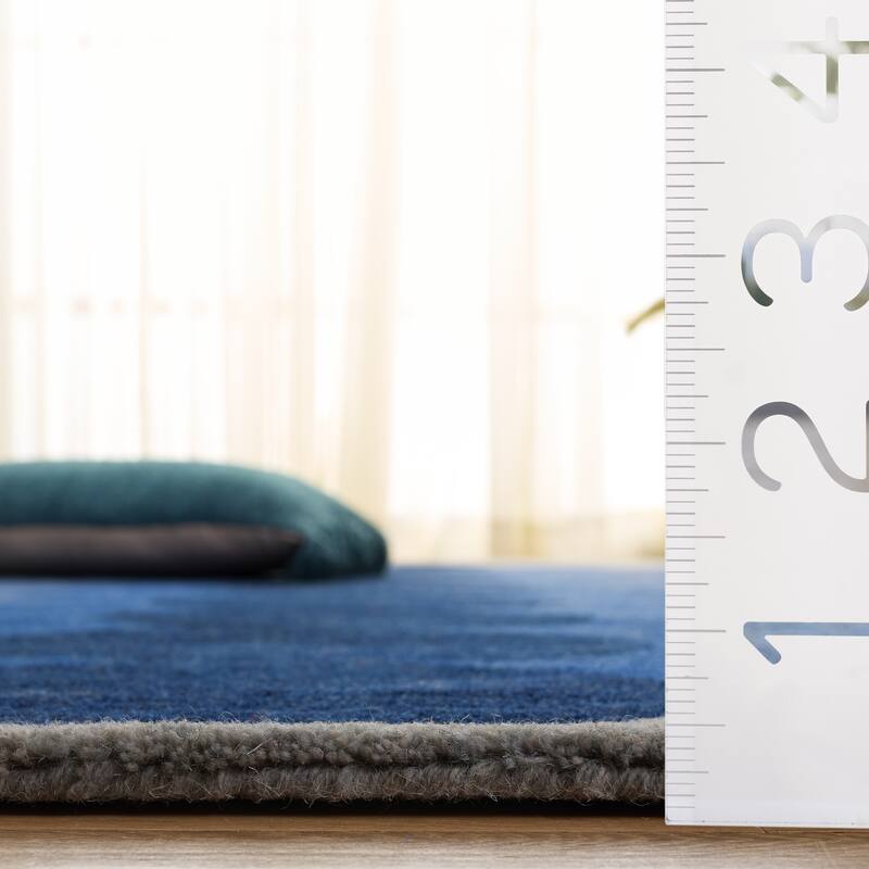 SAFAVIEH Handmade Metro Violetka Wool Rug