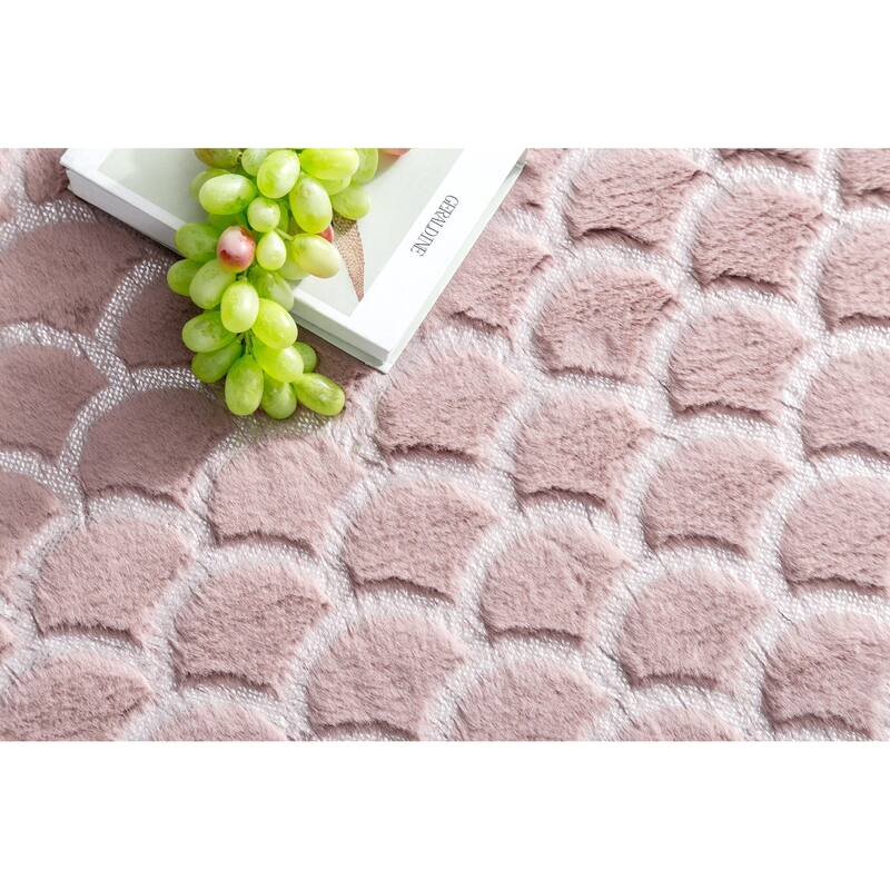 Chryso Collection Faux Fur Rug with Foil