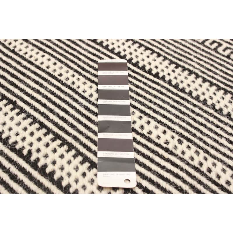 Sienna Black Rug 4'10" x 7'0" - 4'10 x 7'0