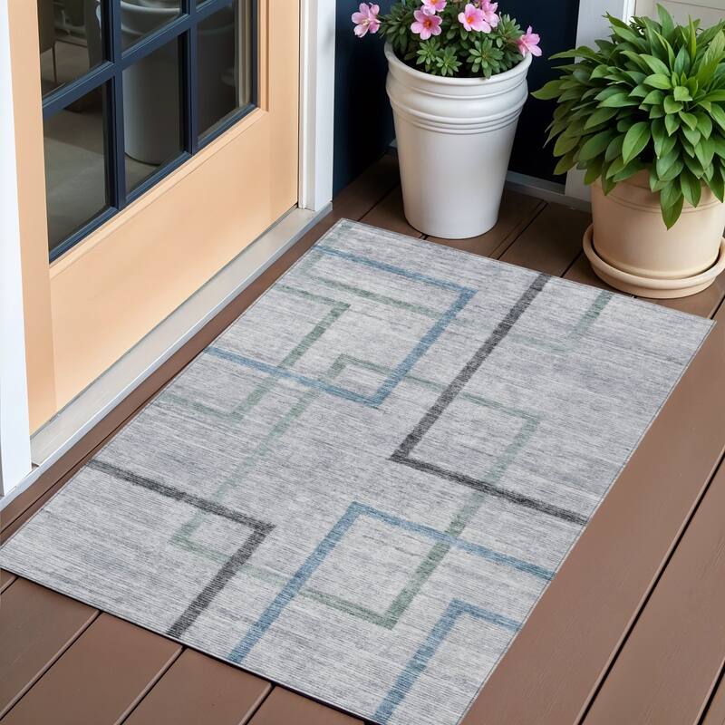 HomeRoots Geometric Transitional Rectangle Outdoor Rug - 3' x 5'