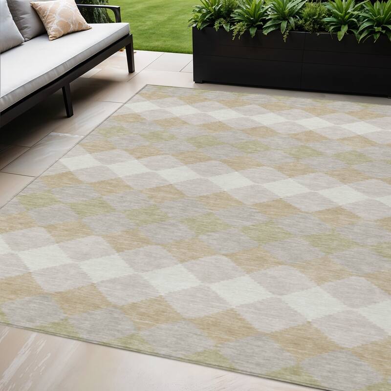 HomeRoots Geometric Transitional Rectangle Outdoor Rug - 5' X 8'