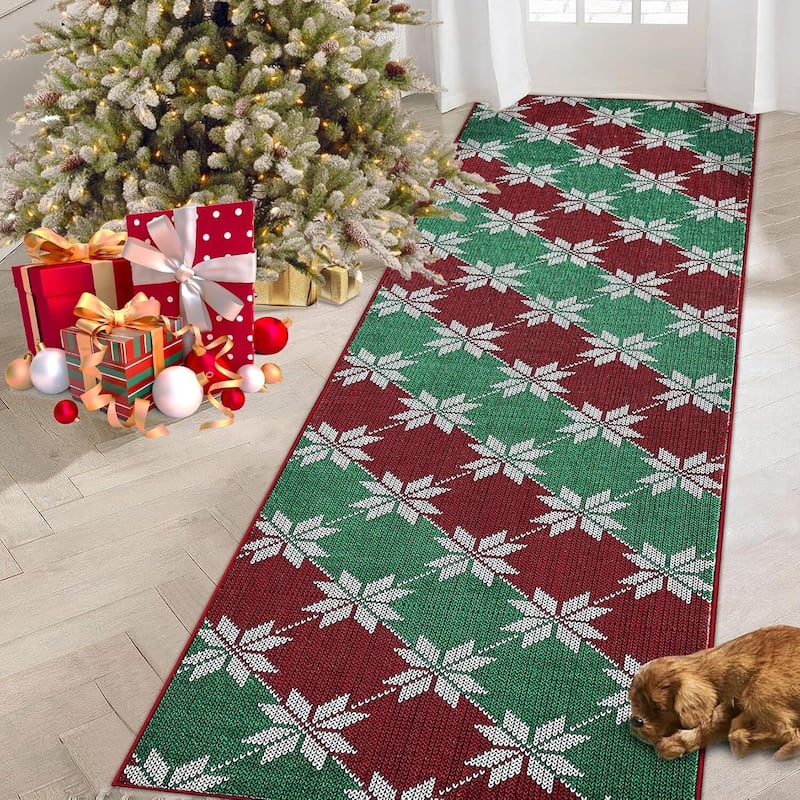 GustoWave Christmas Geometric Throw Area Rugs, Non Slip Machine Washable, Green+Red - 1'6" x 2'6"