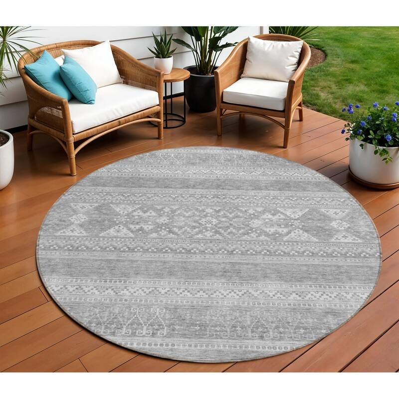 HomeRoots Southwestern Transitional Rectangle Outdoor Rug - 8' Round
