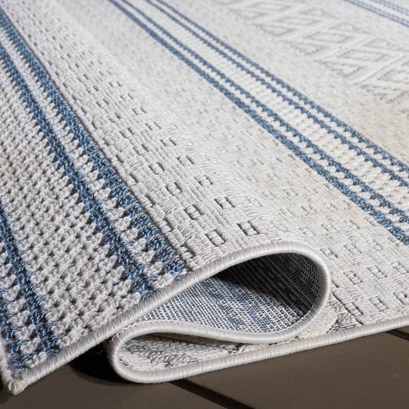 SAFAVIEH Veranda Henar Washable Indoor/Outdoor Rug - Weather Resistant & Easy Cleaning