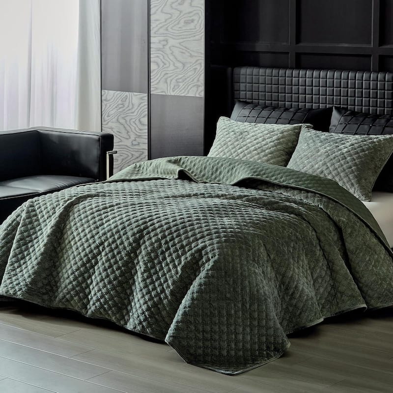 Octa Green 100% Velvet Quilt/Coverlet Set with Pillowcase
