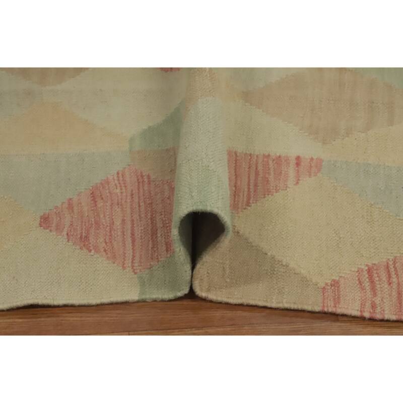 Hand Woven Southwestern Wool Multi-Colored Geometric Area Rug - 6' 4'' X 4' 0''