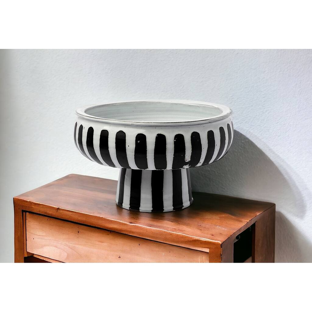 HomeRoots 14" Black And White Ceramic Striped Round Centerpiece Bowl - 14.40 in. x 9.60 in. x 14.40 in.