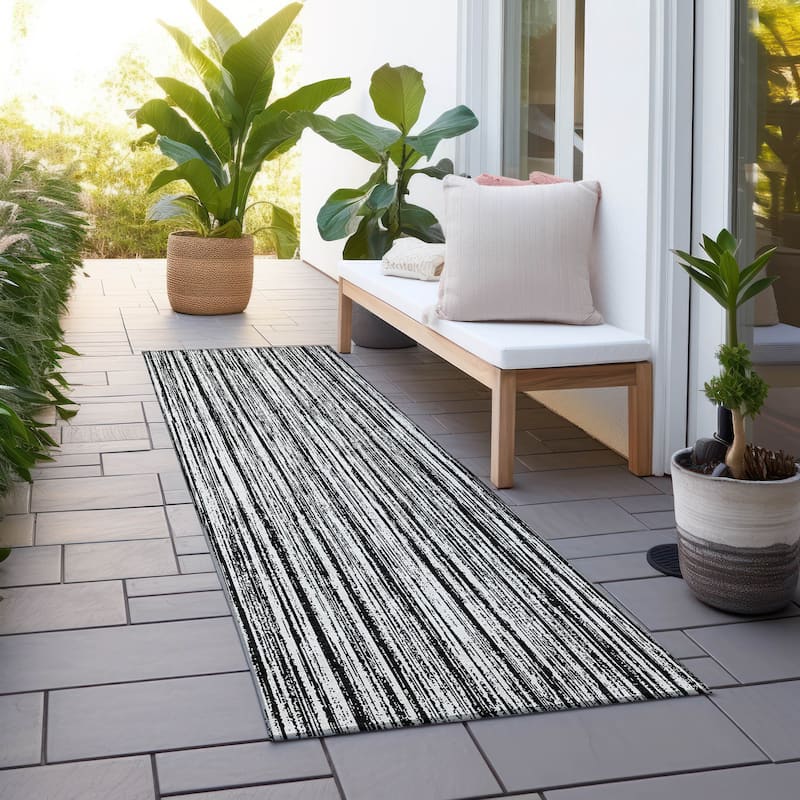 Machine Washable Indoor/ Outdoor Chantille Contemporary Stripes Rug - Black - 2'3" x 7'6"