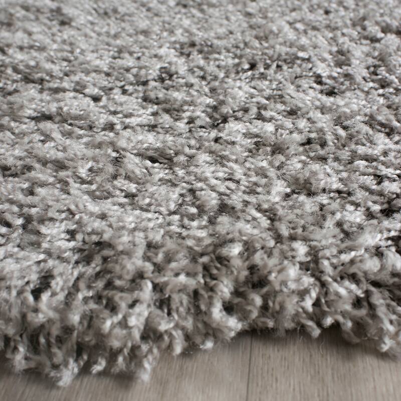 SAFAVIEH Laguna Shag Verdiana Solid Color 2-inch Thick Rug.