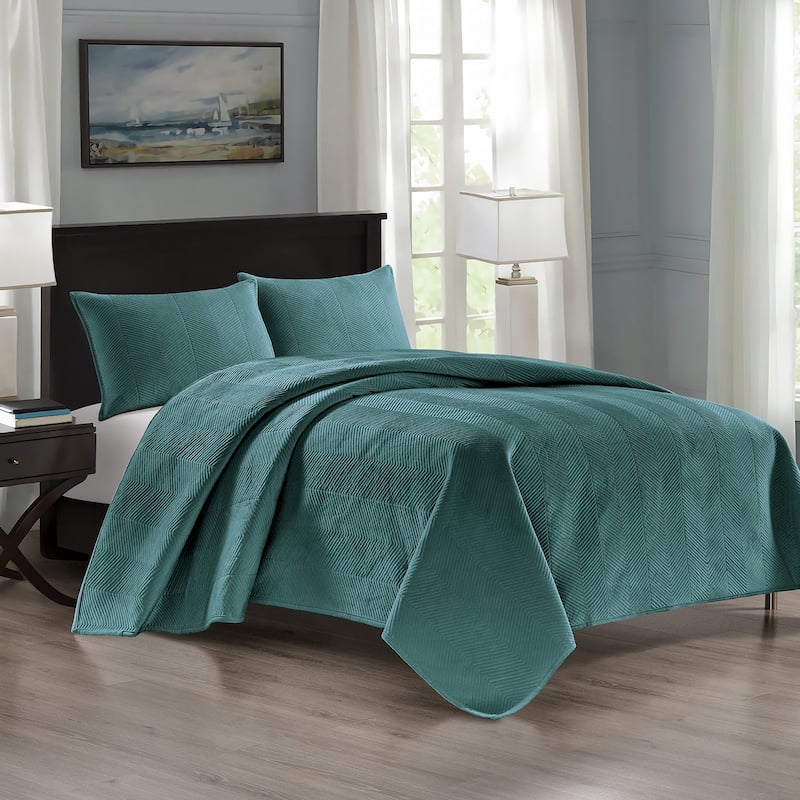 Pointehaven Heavy-Weight Oversized Chevron Design Velvet Quilt Sets