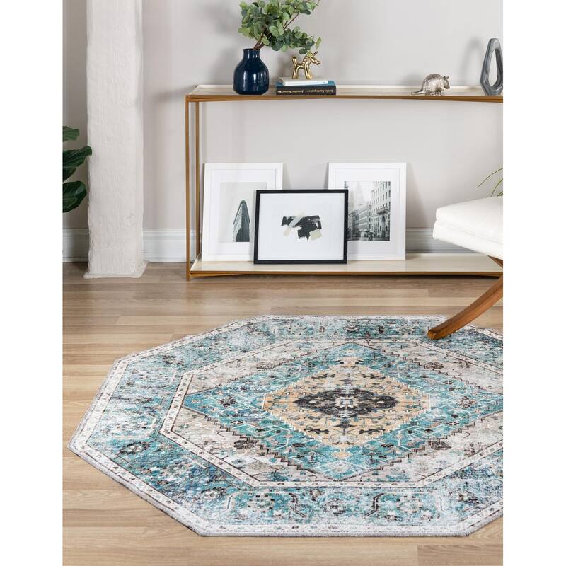 Traditional Tira Collection Area Rug