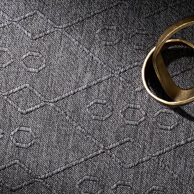 Alameda Solid Color Geometric Machine Washable Indoor Area Rug