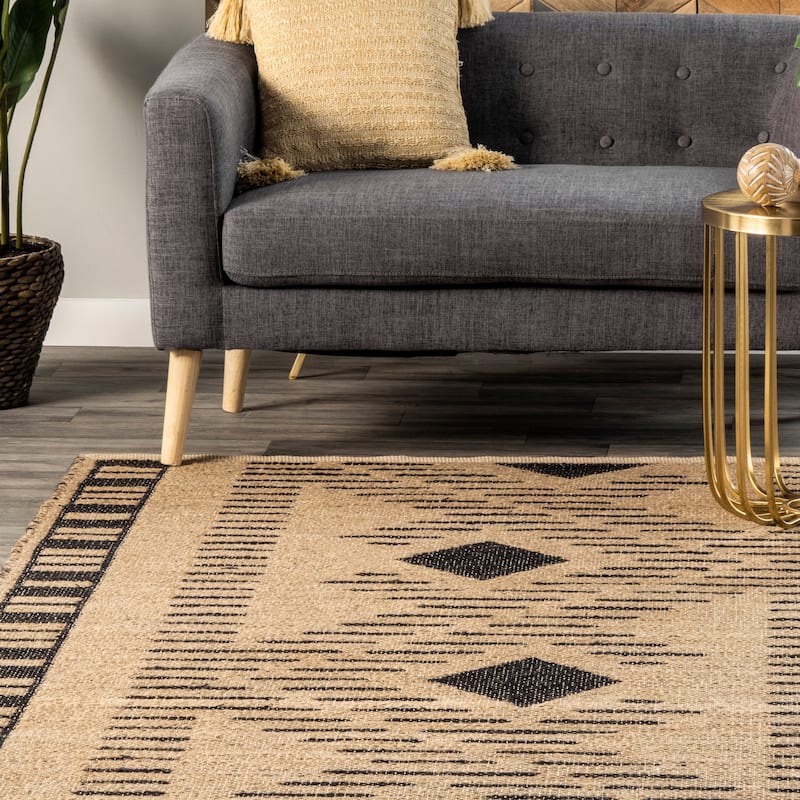 Nuloom Ranae Tribal Zigzag Bordered Jute Area Rug