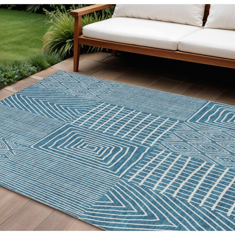 HomeRoots Geometric Transitional Rectangle Outdoor Rug - 10' X 14'