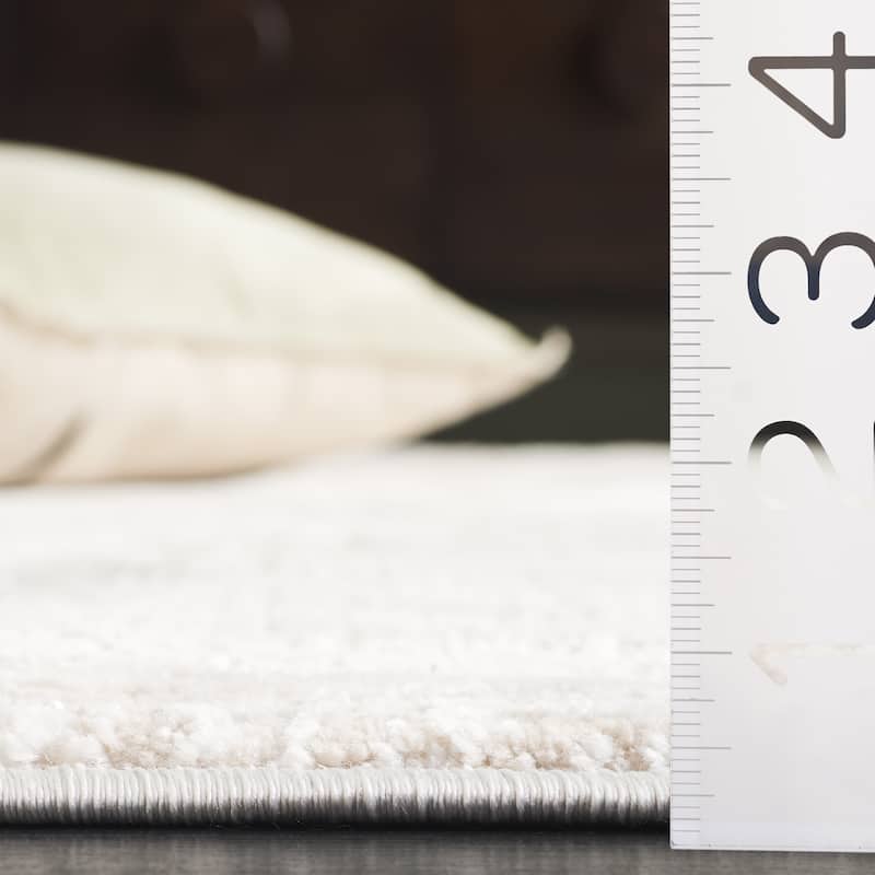 SAFAVIEH Whisper Awatif Rug