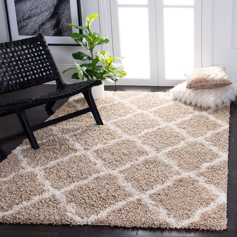 SAFAVIEH Dallas Shag Giusy Trellis 1.5-inch Thick Rug - 5'1" x 7'6" - Beige/Ivory