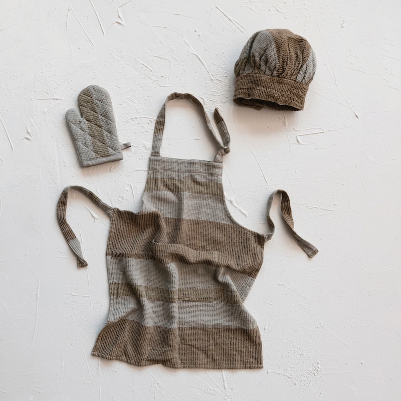Cotton Child Apron, Chef Hat, and Oven Mitt - 20.0"L x 24.0"W x 0.3"H