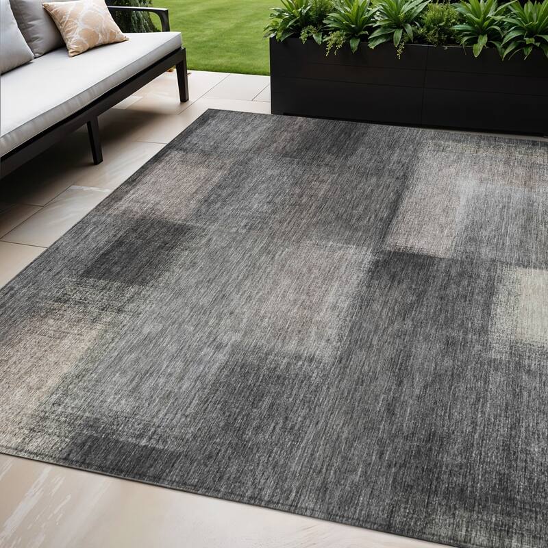 HomeRoots Abstract Transitional Rectangle Outdoor Rug - 5' X 8'