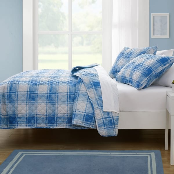 https://ak1.ostkcdn.com/images/products/is/images/direct/dafb531f6a58dd728c32af92e5f5d9cbbf4b50c8/Olivia-%26-Finn-Ryan-Blue-Plaid-Quilt-Set.jpg?impolicy=medium