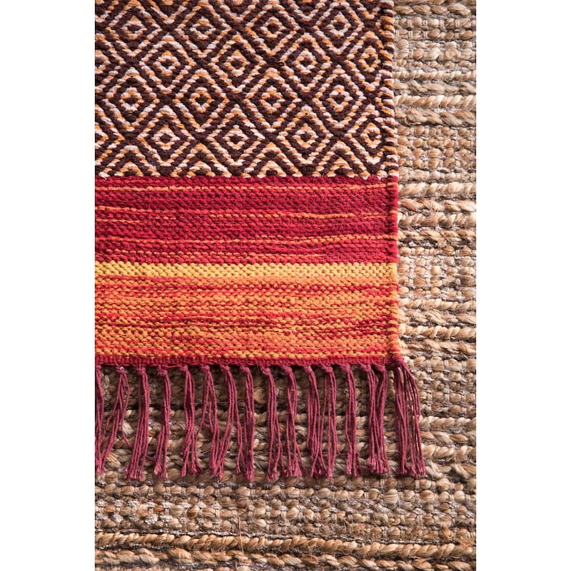 Nuloom Handmade Tribal Stripes Tassel Area Rug