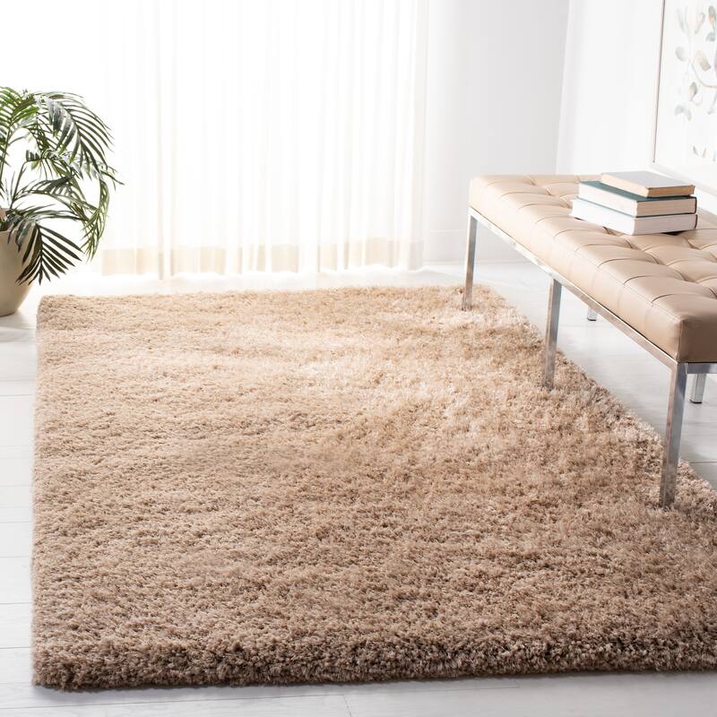 SAFAVIEH Handmade Ryann Shag Anneclaar Solid Polyester Rug - 4' x 6' - Beige