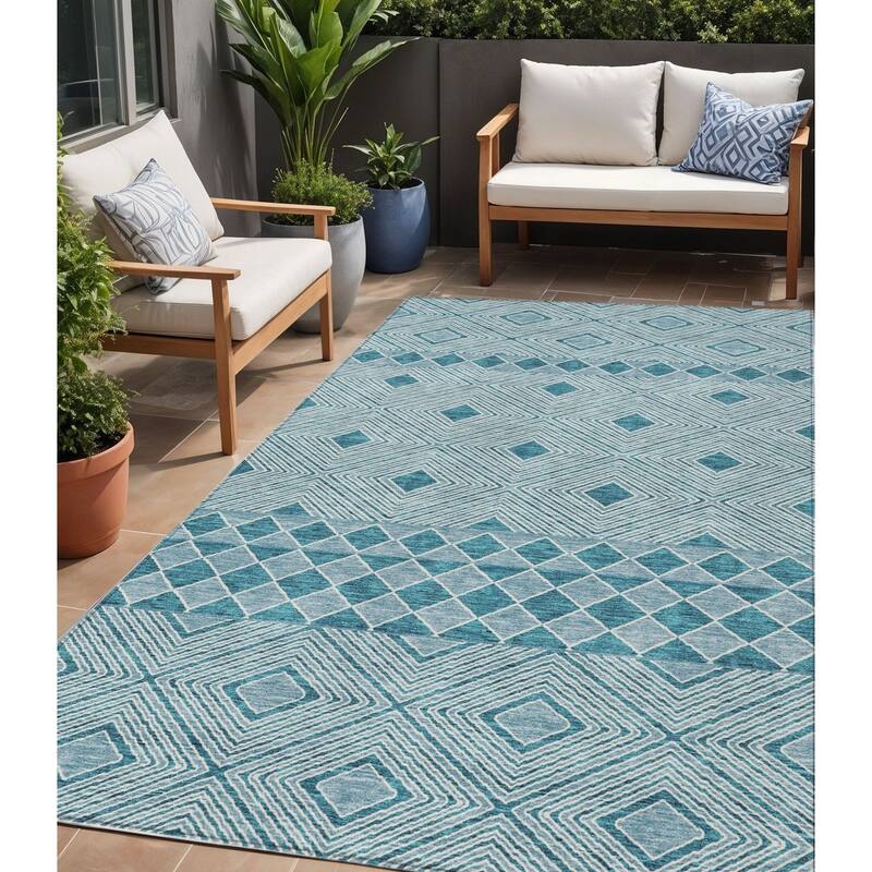 HomeRoots Geometric Transitional Rectangle Outdoor Rug - 5' X 8'