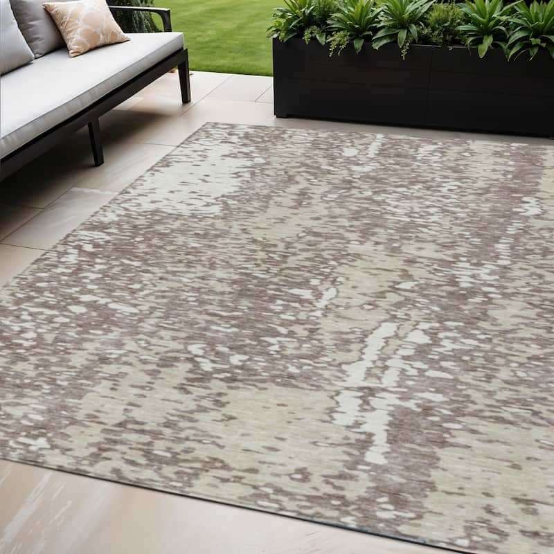 HomeRoots Abstract Transitional Rectangle Outdoor Rug - 5' X 8'